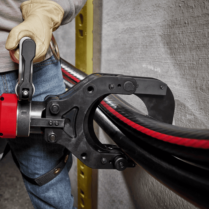 Milwaukee M18HCC125R0C 18V 125mm (5") FORCE LOGIC Cordless Underground Cable Cutter with Wireless  Remote (Skin Only)